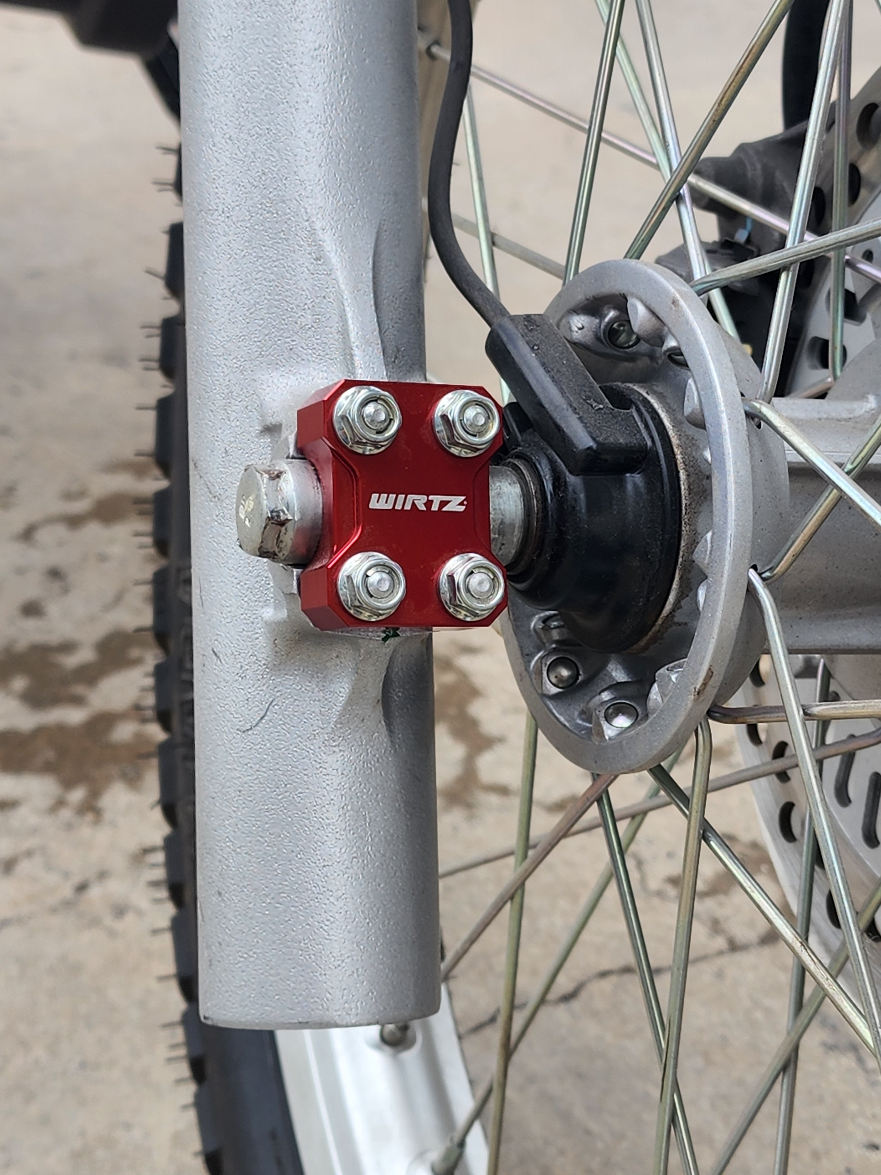 Soporte Eje rueda delantera para Honda Tornado XR 250 y XR 300