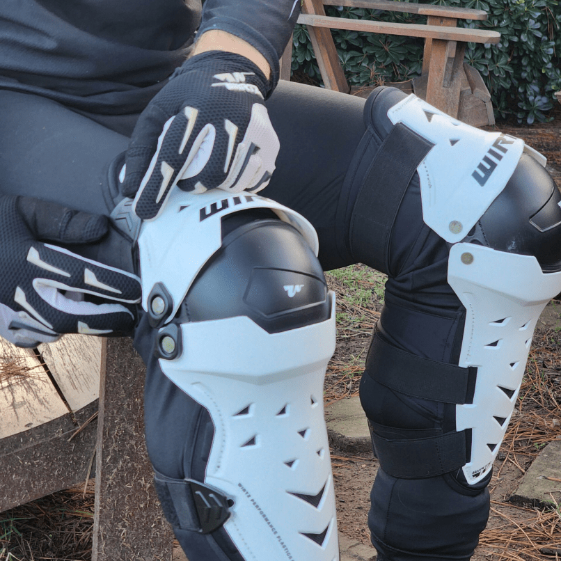 Rodilleras de Motocross y Enduro Elevate - Negras y Rojas