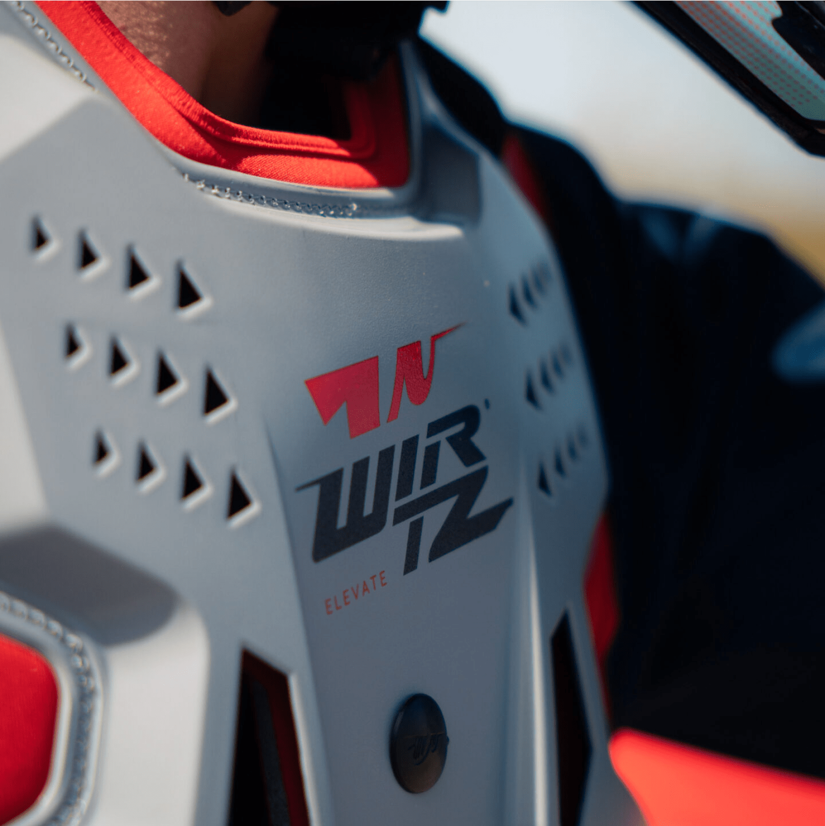 Pechera de Motocross y Enduro Elevate - Gris y Roja